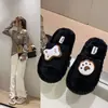 Leves e confortáveis, permitindo que seus pés se sintam livres. Sapatos separadores de dedos adultos nas cores marrom, camelo, preto, bege