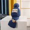 Conjunto de Bufanda y Gorro de Punto Estilo Coreano para Niños, Set de 2 Piezas para Niños y Niñas, Letras Bordadas, Color Sólido, Gorro de Bebé Versátil para Invierno