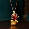 2023 nueva moda elegante lindo pez dorado calcedonia natural diseño nicho lujo ligero joyería cadena clavícula