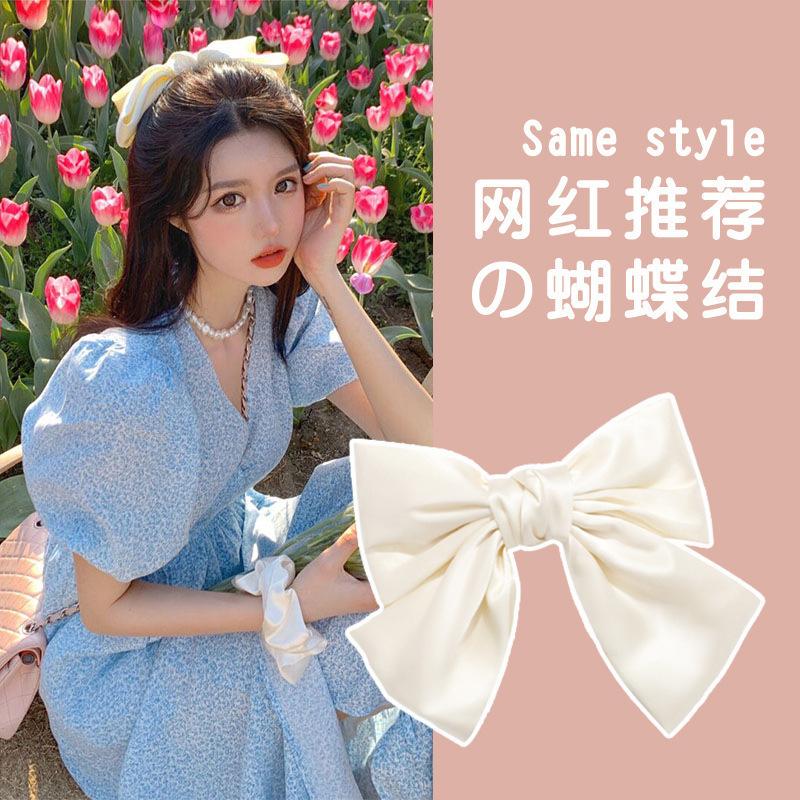 奶白色