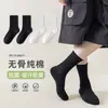 Otoño 2026 Moda Minimalista Versátil Color Sólido Clase A Algodón Puro Calcetines para Niños Transpirables Absorbentes de Sudor de Media Pantorrilla para Niños Mayores