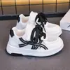 Novos Sapatos Infantis Primavera e Verão 2026, Tênis Infantis Médios e Grandes, Sapatos Esportivos Infantis, Sapatos Brancos Casuais Versáteis para Meninos e Meninas, Modernos