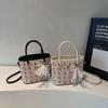 Bolso de Mano Estilo Coreano 2025 Estilo Nuevo, Versátil, Gama Alta, Bolso de Hombro Cruzado, Bolso de Mujer Tipo Canasta de Verduras de Exportación
