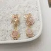 Brincos Rosa Pétala para Primavera e Verão para Mulheres, Doces e Elegantes, Presilhas de Orelha tipo Espiral Anti-Mosquito sem Furo, Brincos, Acessórios de Orelha para Mulheres