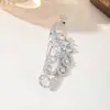 Nuevo broche de pavo real para mujer, perfecto para ir al trabajo, con acabado dorado y lleno de piedras de circonita, con una piedra principal de corte marquesa, que irradia elegancia y versatilidad, directo del fabricante