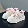 Zapatillas Infantiles de Otoño 2026 para Niños y Niñas, Zapatos Blancos Versátiles para Bebés de Guardería, Zapatos Casuales Infantiles para Niños