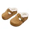 Pantuflas tipo Birkenstock de suela gruesa y forro de felpa con cubiertas de felpa en la punta, nuevas botas de nieve de invierno para mujer con forro de felpa para abrigar, estilo de media pantufla