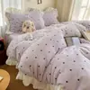 Conjunto de cuatro piezas estilo princesa coreana engrosado de terciopelo de leche, conjunto de tres piezas cálido de terciopelo para bebé estilo ins fresco y simple otoño e invierno con encaje