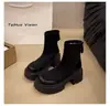 Botas de tornozelo femininas com sola grossa, nova coleção outono 2026, botas elásticas de ajuste justo, estilo britânico retrô, botas Martin, botas Chelsea