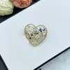 Broche de Corazón de Resina Chanel Estilo Nuevo 2025 para Mujer, Broche de Corazón Melocotón de Lujo de Alta Gama, Venta al por Mayor desde el Fabricante