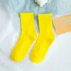 Calcetines de otoño e invierno para mujer hasta la mitad de la pantorrilla, color liso, estilo japonés y coreano, estilo universitario, color caramelo, calcetines deportivos de algodón para pareja hasta la pantorrilla