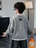 Sudadera de cuello redondo para niño 2522 Otoño Invierno Ropa con capa interior engrosada para bebé niño 2026 Nuevo Top cálido para niños