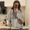 Sudadera de cuello redondo estilo retro americano en color gris para mujer, nuevo estilo otoño e invierno 2026, top holgado y casual de manga larga, moderno
