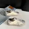 Tênis de lantejoula estrela prateada para mulheres, com sola grossa, confortável, sola macia, casual, moderno, de alta qualidade, com cadarço, esportivo, visual desgastado