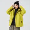 Jaqueta com capuz feminina três em um para outono e inverno com forro de fleece, conjunto de montanhismo de duas peças à prova de três elementos para casal para homens