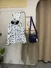 Camisa de manga larga para mujer con lunares y cuello de contraste en stock