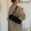 Bolsa de antebraço moderna em camurça, novo estilo transfronteiriço, bolsa de ombro retrô, simples e casual, acabamento fosco, bolsa de mão tipo almofada para mulheres