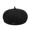 Boina retro a rayas de estilo japonés para otoño, moderna y elegante, perfecta para mujeres, un sombrero de pintor versátil y un sombrero de calabaza de moda