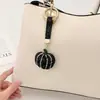 Nuevo Llavero de Calabaza de Diamantes Completos de Cristal Halloween Creativo Strass Moda Colgante de Bolso Adorno para Llave de Coche