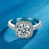 Anillo Cuadrado Auténtico de Lujo de Un Quilate Transmitido en Vivo para Mujer, Anillo de Moda Cuadrado con Bisel Perimetral, Venta al por Mayor y Dropshipping desde el Fabricante