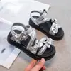 Sapatos de Salto Baixo Femininos 2026 Verão Novo Estilo Coreano Vazados Respiráveis Sandálias Flat Laço Cristal Sapatos de Praia Infantis