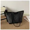 Bolsa de hombro grande de textura europea para el día a día 2026 con lazo de lunares casual elegante popular