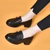 Populares zapatos de mujer con tacón grueso, nuevo estilo otoño 2026, casuales y cómodos, estilo británico retro, slip-on de punta redonda, zapatos de cuero