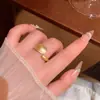 Anel Dourado Fosco Curvo Irregular para Mulheres, Design Único, Anel de Dedo Indicador de Alta Qualidade, Joias para Mãos Atacado