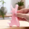 Pente de Golfinho de Resina para Massagem dos Meridianos da Cabeça, Pente de Massagem Gua Sha Facial e Pescoço Imitando Sândalo Quatro em Um