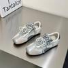Zapatos de Entrenamiento Alemanes para Aumentar la Altura con Banda de Doble Color para Mujer 2025 Primavera Nuevos Suela Suave Lazo de Cuentas Malla Forrest Gump Zapatos Casuales