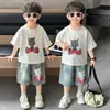 Conjunto de Manga Corta para Niños 2026 Nuevo Estilo de Verano para Niños Pequeños, Camiseta y Shorts con Estilo de Celebridad de Internet Street Style, Ropa Infantil de Moda