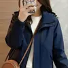 Otoño 2026 Nuevo Modelo Cortavientos Versátil Popular Talla Grande A prueba de Viento Moderna Holgada Estilo Coreano Chaqueta para Parejas y Mujeres