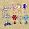 Venta al por mayor de fábrica de colgantes de corona, flor y ópalo con diamantes de imitación de perla, joyas, agujeros para zapatos y bolsos, accesorios de bricolaje.