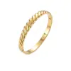 Pulseira europeia e americana transfronteiriça de aço inoxidável nova, moderna e única, com design torcido, feita de aço titânio, um acessório leve e versátil