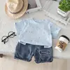 Conjunto de Verão 2026 para Meninos Novo Estiloso Estilo Coreano Conjunto de Duas Peças com Letras Manga Curta para Bebês Meninos Moda de Verão