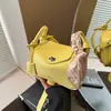 Bolso cruzado de cuero de un solo hombro estilo francés U2025, nuevo y moderno, diseño de nicho, con un toque de alta gama, popular bolso de mano tipo almohada
