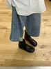 Botas de Cano Curto Femininas para o Inverno de 2026, Estilo Vintage Novo, Bico Diviso, Zíper Traseiro, Sola Reta, Emagrecedoras e Elegantes