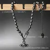 Gargantilla de la Reina Madre en estilo minimalista, collar clásico de pin de perla, cadena para la clavícula de Saturno, cadena para el cuello de lujo ligero y sensación de alta gama