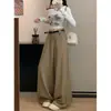 Foto real do novo design de calça pantalona outono 2026 para mulheres, cintura alta, elegante, com caimento, solta, calça casual 18666