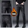 Hong Kong 2026 Primavera e Outono Jeans Preto de Alta Qualidade Masculino Slim Fit Stretch Skinny Calça Estilo Coreano Casual Versátil Calça Longa