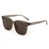 Gafas de Sol de Marco Grande para Mujer, Gama Alta, Que Muestran la Cara, Pequeñas, Anti-UV, Específicas para Conducir, Gafas de Sol de Moda y Tendencia con Tachuelas de Arroz para Hombre