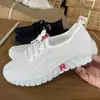 Novos Sapatos de Tecido Estilo Velho Pequim, Sapatos Femininos de Salto Baixo para Exportação, Sapatos Esportivos Brancos Respiráveis de Solado Macio, Sapatos Casuais de Viagem, Dropshipping Transfronteiriço