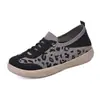 Tênis de Treino Alemão Estampa de Leopardo, Novo Estilo Primavera/Verão, Tênis Single de Malha Fly-Knit, Solado Macio, Tênis Slip-On Casual Respirável Feminino, Tênis de Mãe