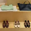 2026 Nova Primavera, Outono, Verão Sapatos Mary Jane Femininos Gentis Off-White de Tira Única com Salto Baixo para Aumentar a Altura e Bico Quadrado