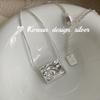 Collar con Colgante Cuadrado Irregular Plegado en Plata de Ley S925, Joyería de Plata con Diseño Único de Nicho Estilo Coreano, Cadena para Clavícula con Acabado de Alta Gama