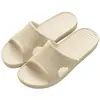 Nuevas zapatillas para hombre 2026 para uso en exteriores, nuevas antideslizantes, resistentes al olor, resistentes al desgaste, sandalias gruesas para el hogar en interiores para hombres