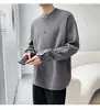 Suéter blanco de alta gama para hombre, nuevo estilo otoño/invierno, top de punto de cuello redondo moderno, perfecto como capa interior