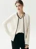 Sentido del diseño francés~Conjunto de dos piezas de punto con cuello de cachemira, bordes de contraste blancos, temperamento de nicho, top versátil para mujer