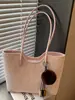 Bolso tote nuevo estilo coreano con estampado de leopardo para principios de otoño de 2026, bolso de hombro de gran capacidad para el trabajo y los desplazamientos, bolso de mano simple y único
