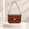Bolso de axila de alta gama, diseño de nicho, bolso de hombro de cuero genuino para mujer, nueva colección 2026, bolso cuadrado pequeño, bolso cruzado de piel de vaca a la moda